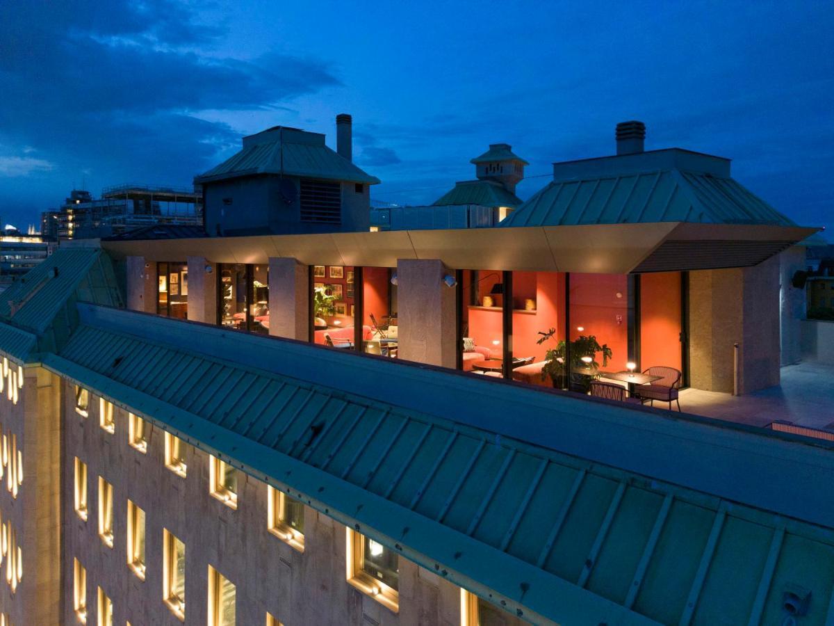 Radisson Collection Hotel, Santa Sofia Milan Exterior photo The 19th-century building of the National Gallery, London, is the home of the National Gallery's collection of 8,000 paintings.