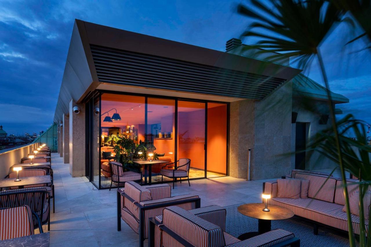 Radisson Collection Hotel, Santa Sofia Milan Exterior photo The rooftop bar at the hotel