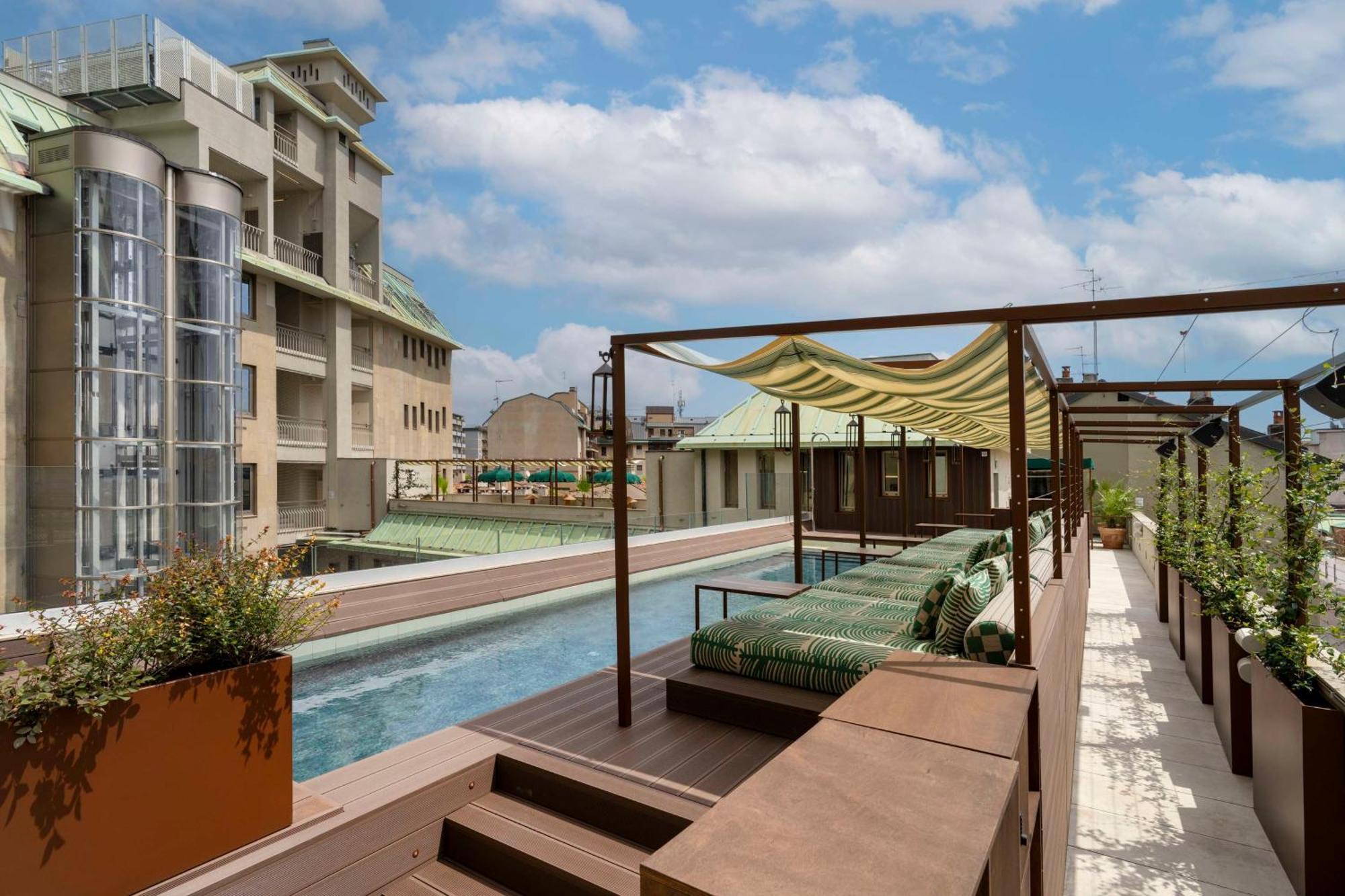 Radisson Collection Hotel, Santa Sofia Milan Exterior photo The rooftop pool at the hotel