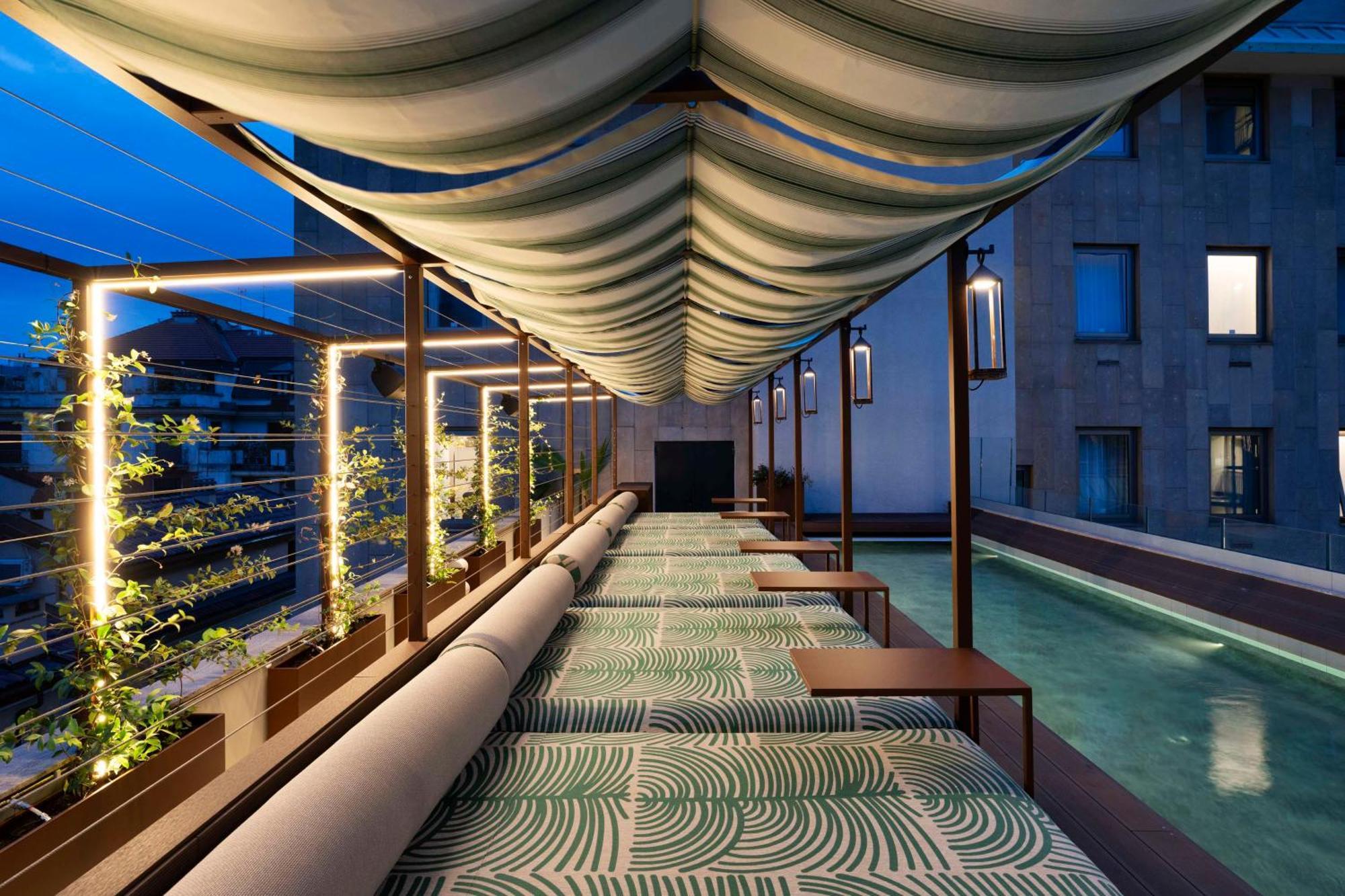 Radisson Collection Hotel, Santa Sofia Milan Exterior photo The rooftop pool at the hotel